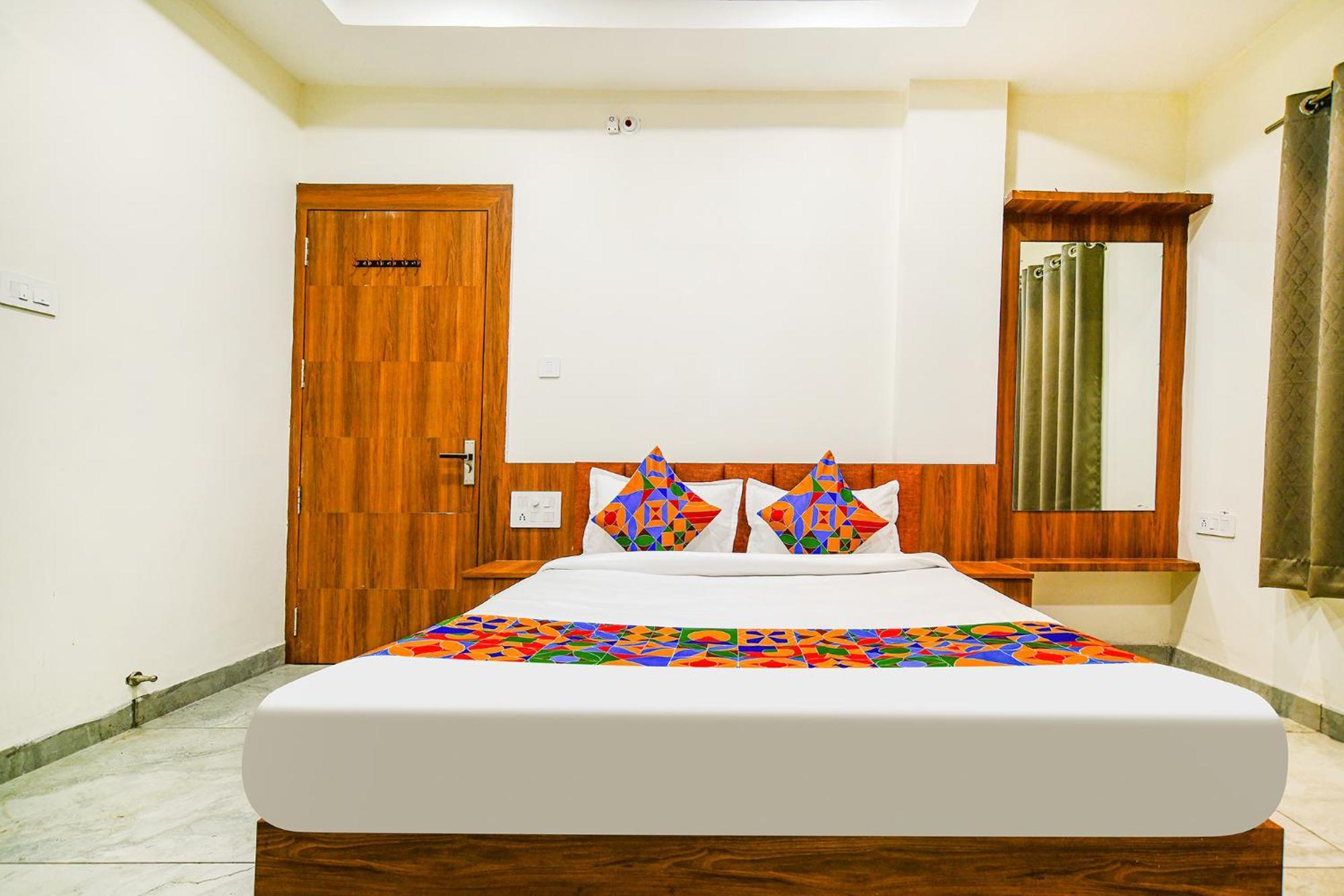 Fabhotel Shree Nakoda Paradise Uddzsaín Kültér fotó